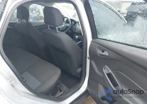 2015 Ford Focus Se z USA, uszkodzony, nr VIN 1FADP3K24FL354680